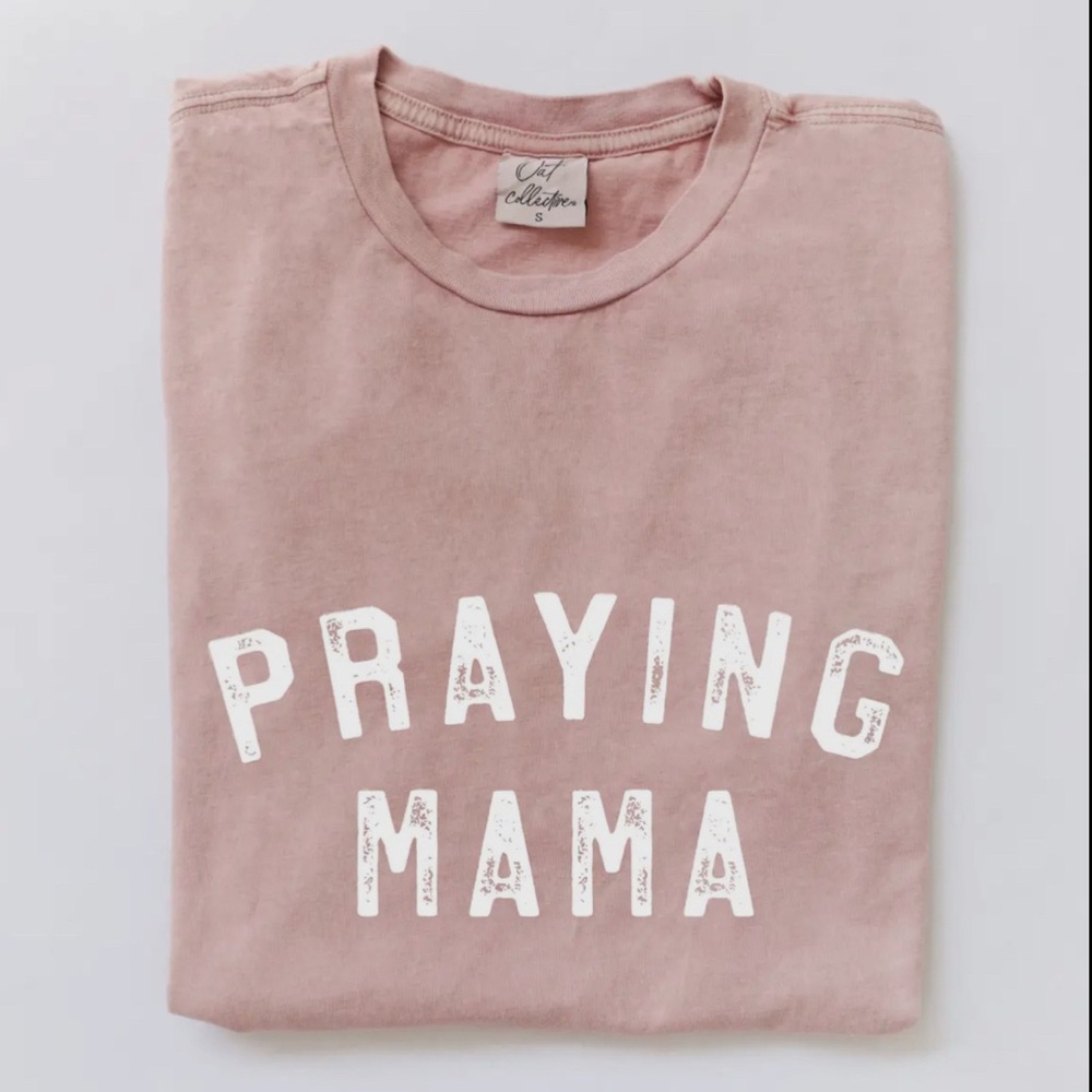 ‘Praying Mama’ Plus Size Tee | Blush Pink